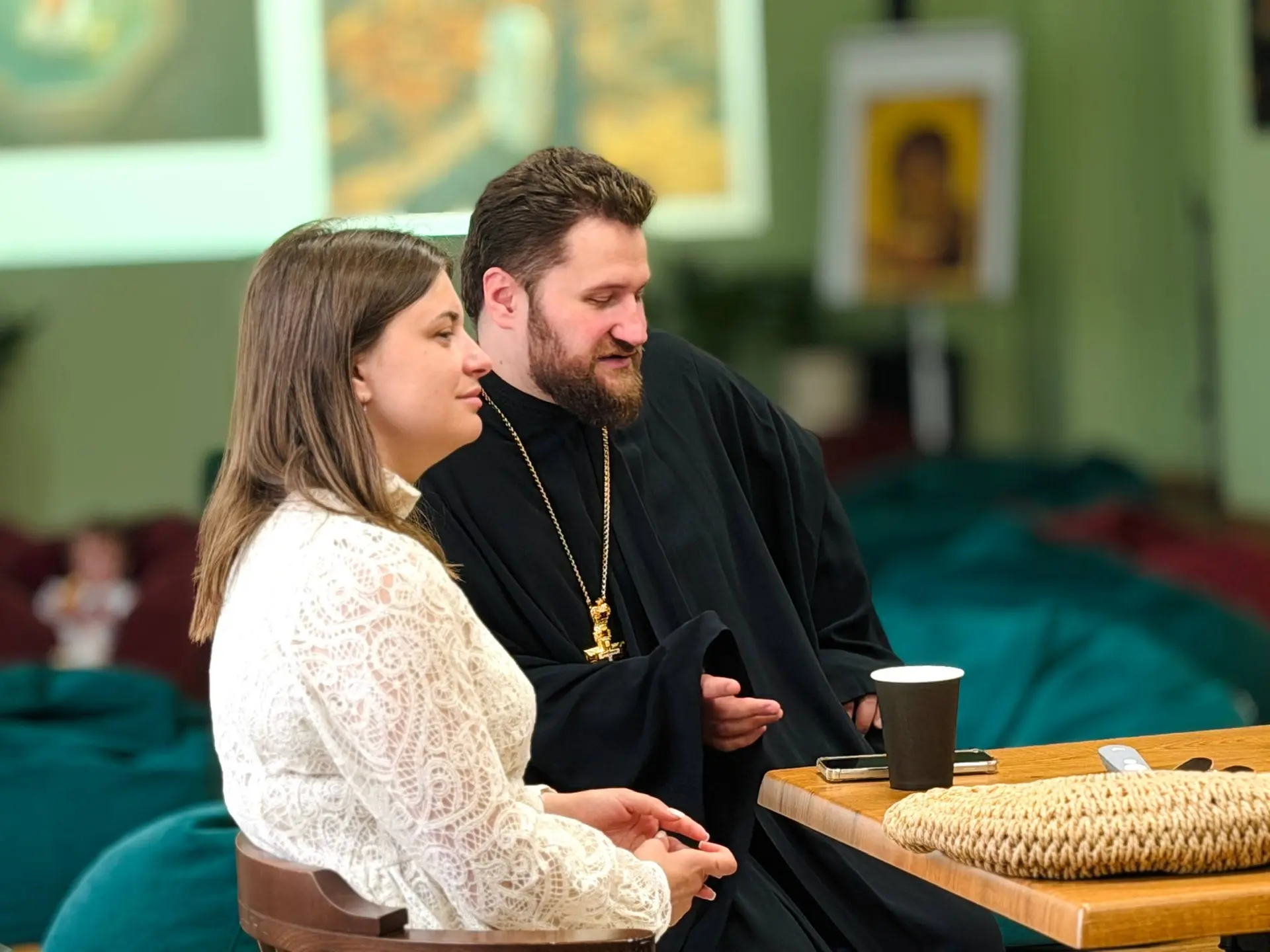 ♥️В четверг мы встретились с отцом Григорием и матушкой Надеждой на дискуссии «О любви,...