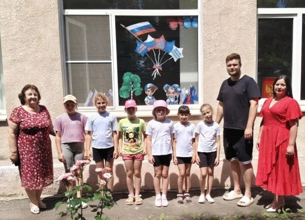 Окна России в лагере "Подсолнух"

В летнем лагере "Подсолнух" царит атмосфера творчества и патриотиз
