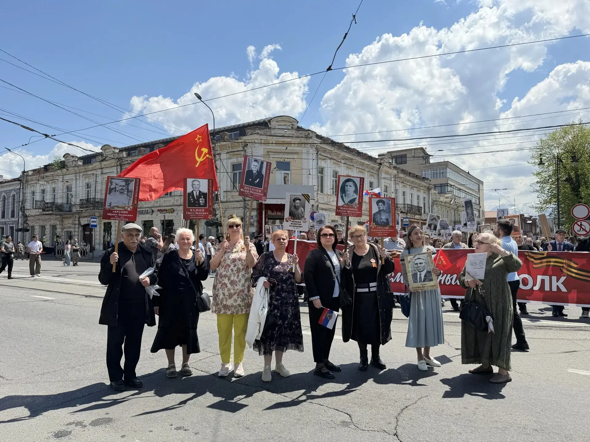 Течет река бессмертного полка