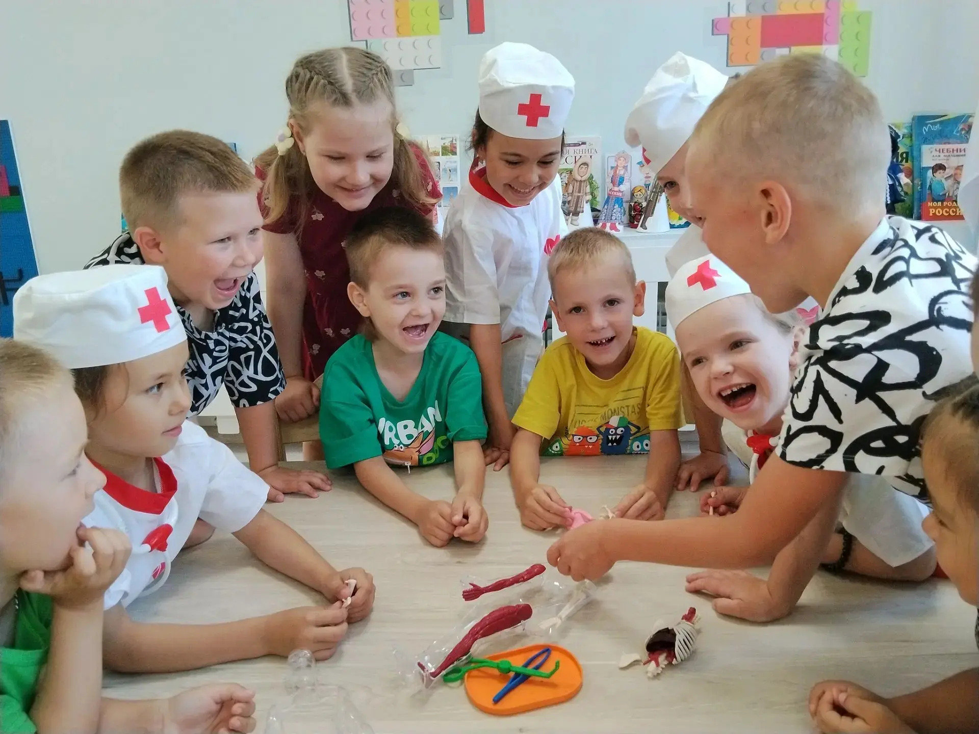 🎉👶🏼 В нашем детском саду группа "Знайка" продолжает активно закреплять знания полученные в увлека