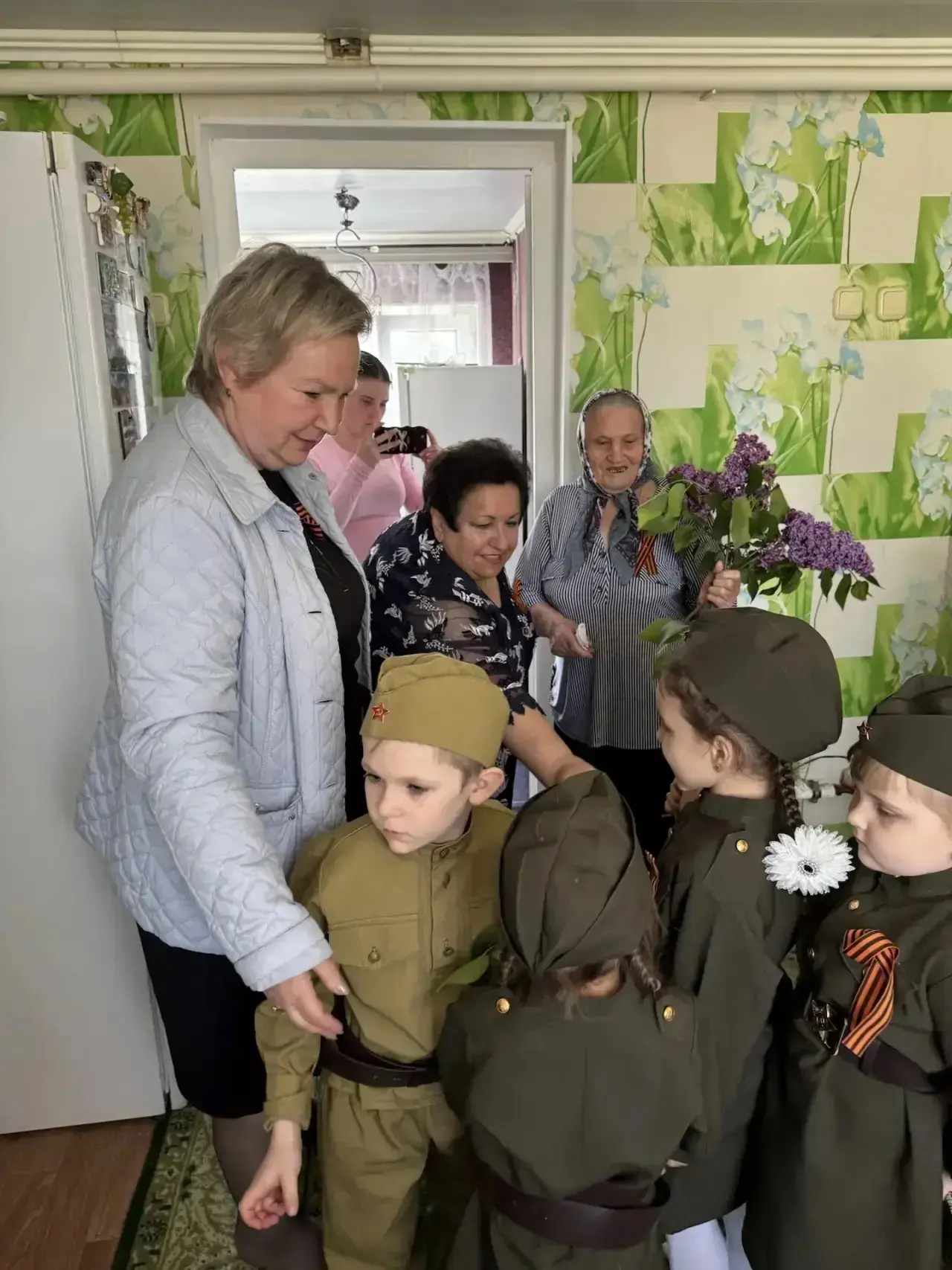 🌸 С большой теплотой и искренним уважением дети, заведующая МДОБУ д/с № 22 Чумбуридзе ...