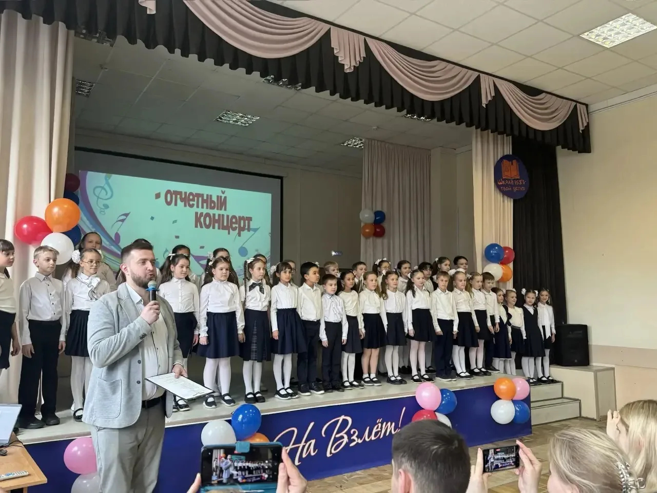 Праздник творчества и талантов  В актовом зале школы прошел яркий отчетный концерт, где коллективы д