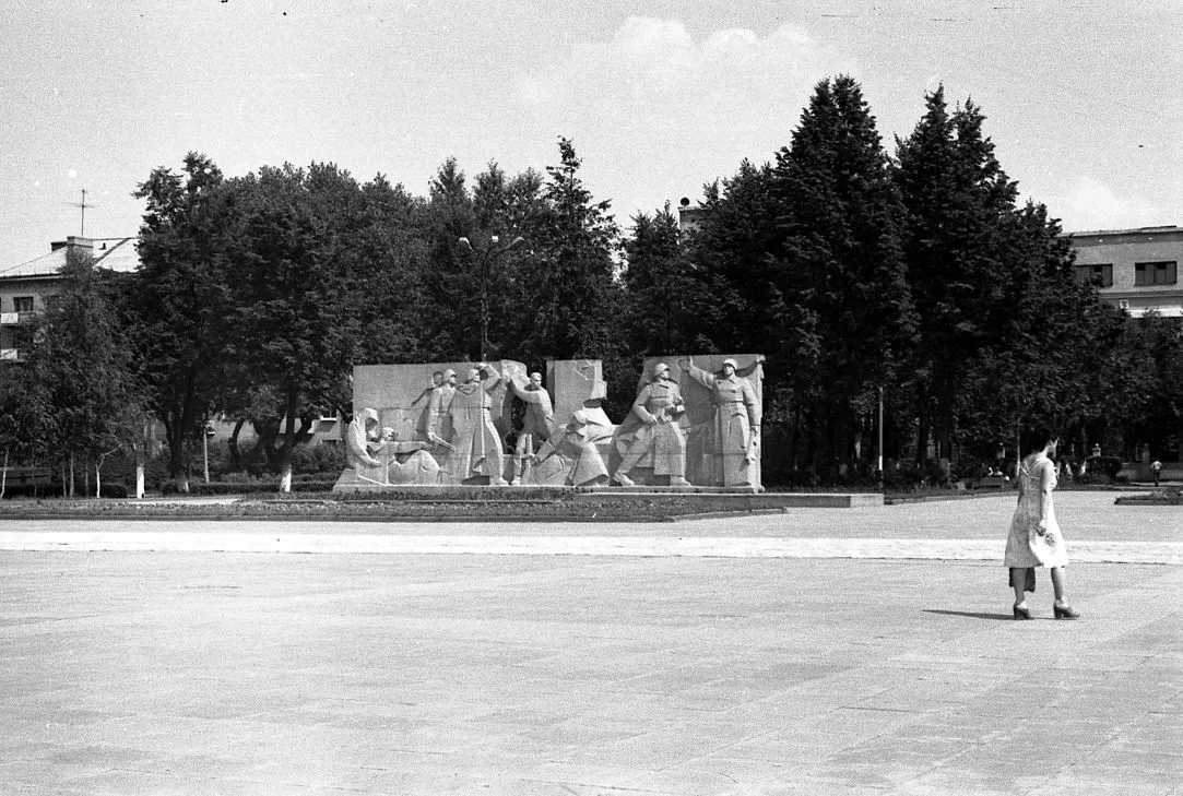 Площадь 50-летия Октября, ныне – площадь Славы. - 📆 1981 г.