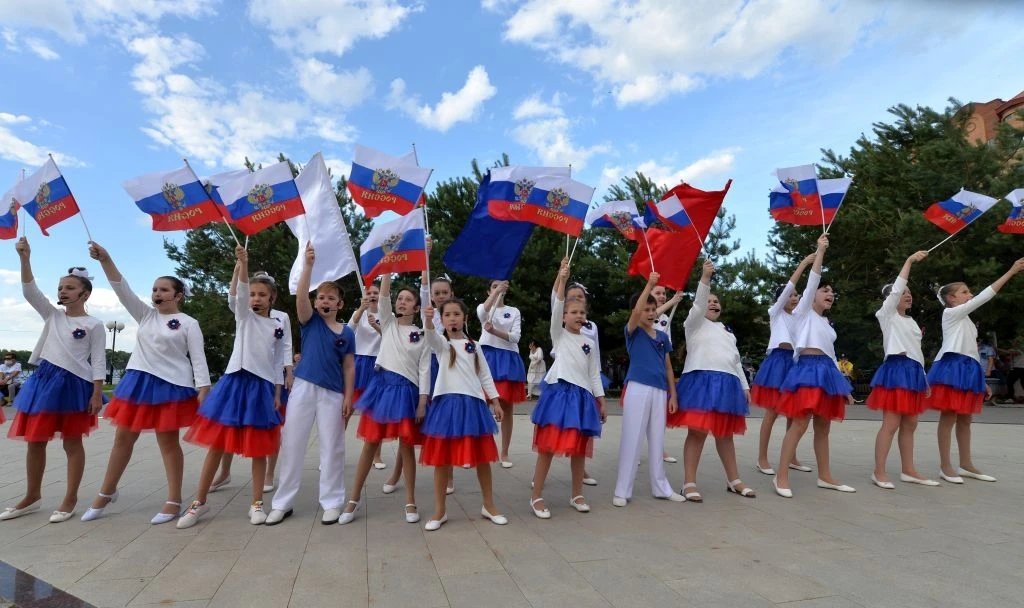 🇷🇺 Ко Дню Государственного флага России пройдут «Русские вечёрки»