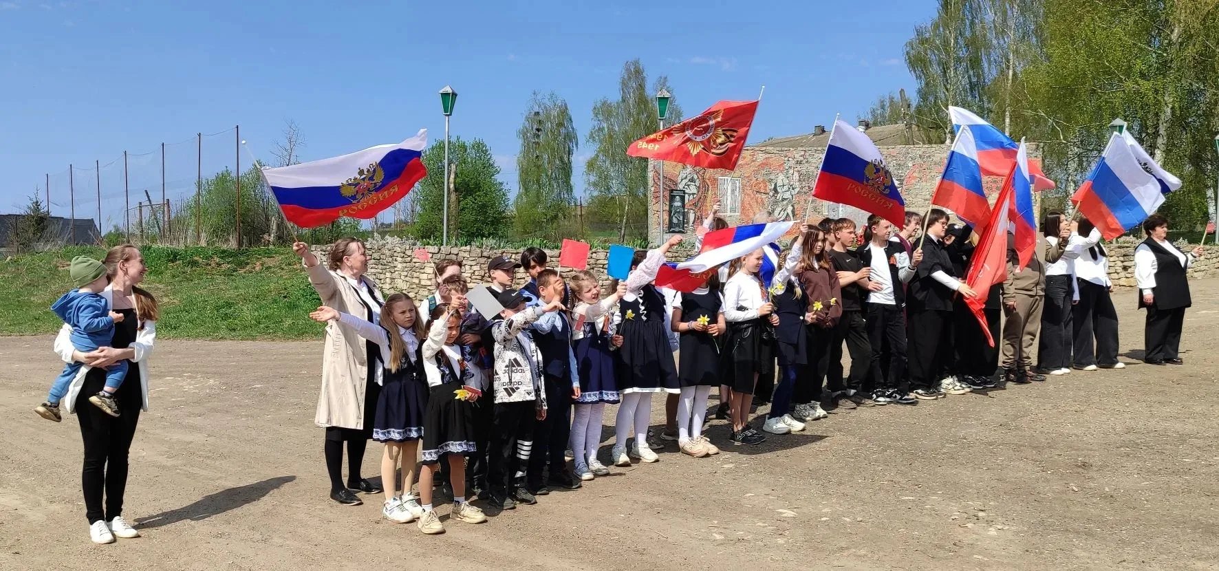 8 мая в нашу школу приезжали учащиеся МКОУ ООШ с. Колянур с пробегом, посвящённым 9 мая. Учащиеся на