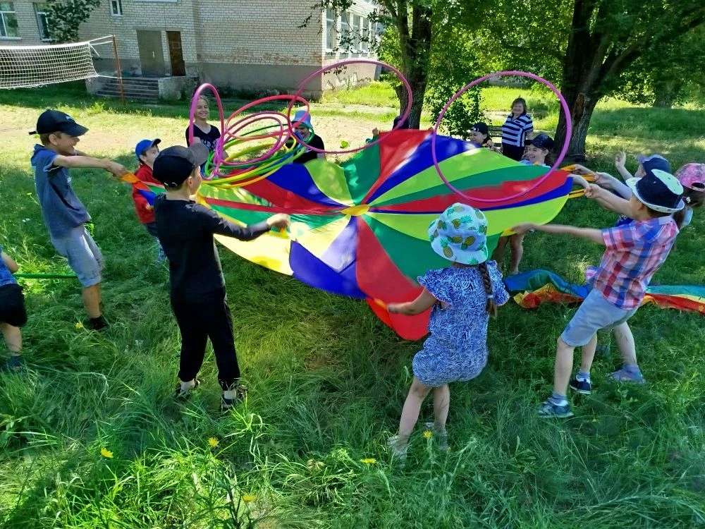 День игры и игрушки в пришкольном лагере "Разноцветные ладошки"