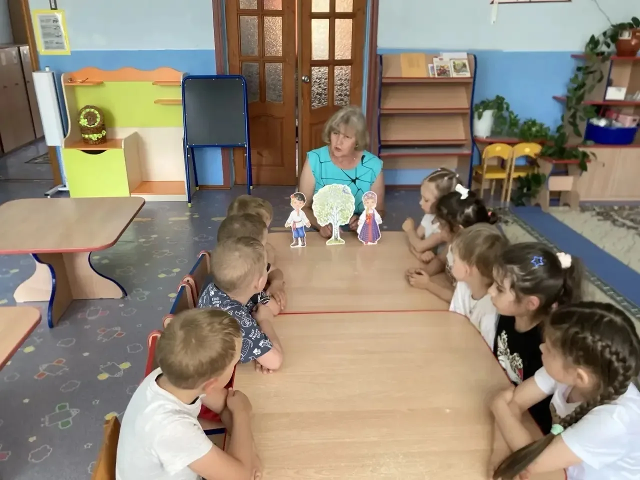 ☀Сегодня   ребята средней группы  «Подсолнушки🌻»  беседовали о России🇷🇺. Дети узнали о том, что н