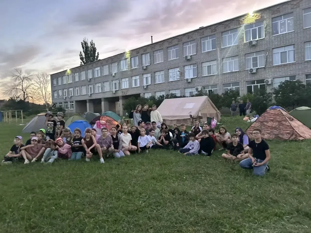 С 19 июня 2026 года на базе МАОУ СОШ 4 начал функционировать палаточный лагерь «Турист»! 🏕️

Теперь