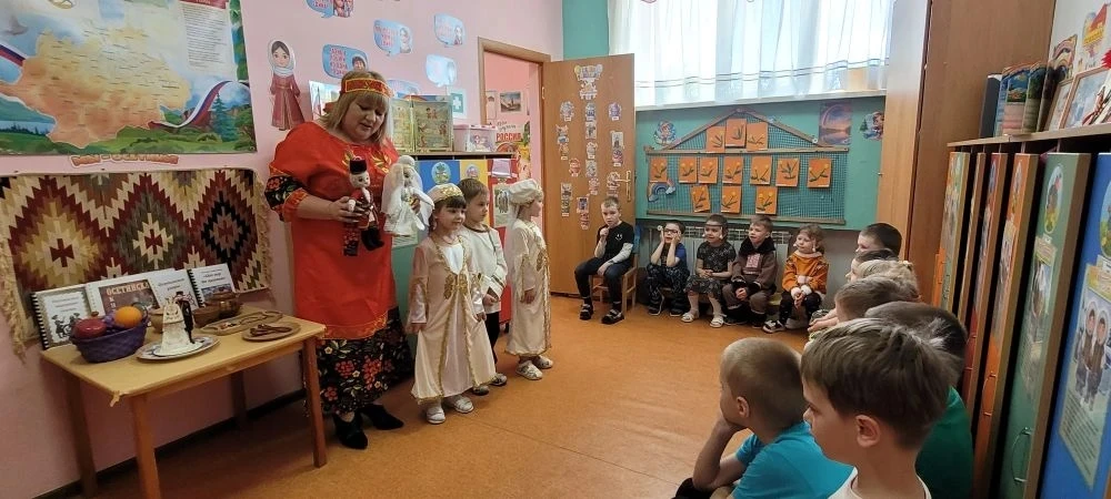 С целью приобщения детей к культуре народов России в нашем детском саду проходят «Подви...