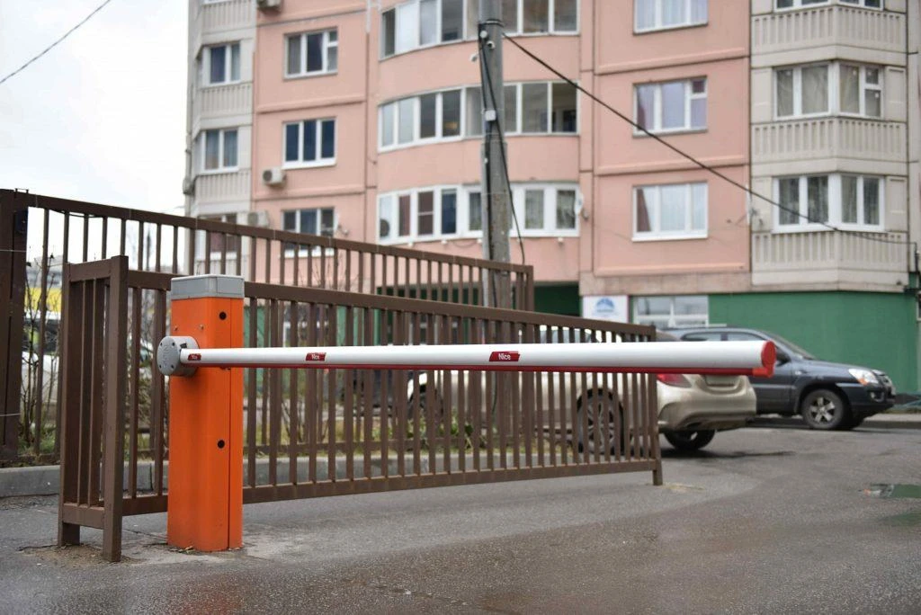 Установка шлагбаума и видеокамер в многоквартирном доме: порядок, требования, организации (Киров)

У