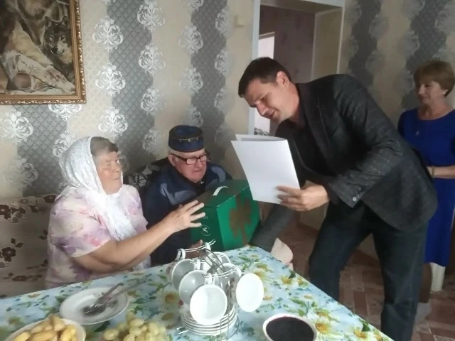 В рамках проекта «Башкирское долголетие» и «Год большой и дружной семьи» Работники сель...