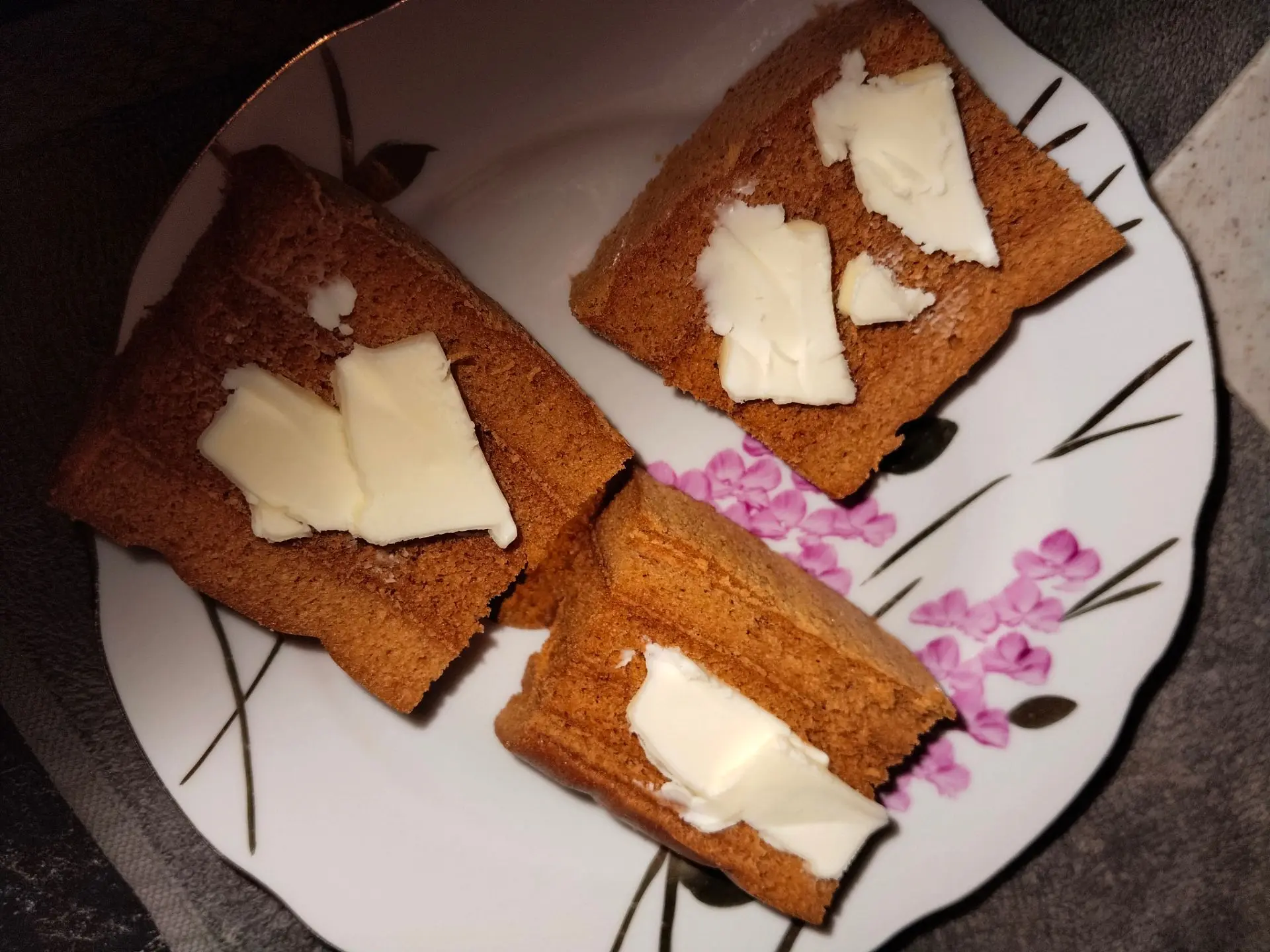 Попробовала сегодня ее с маслом, ничего так