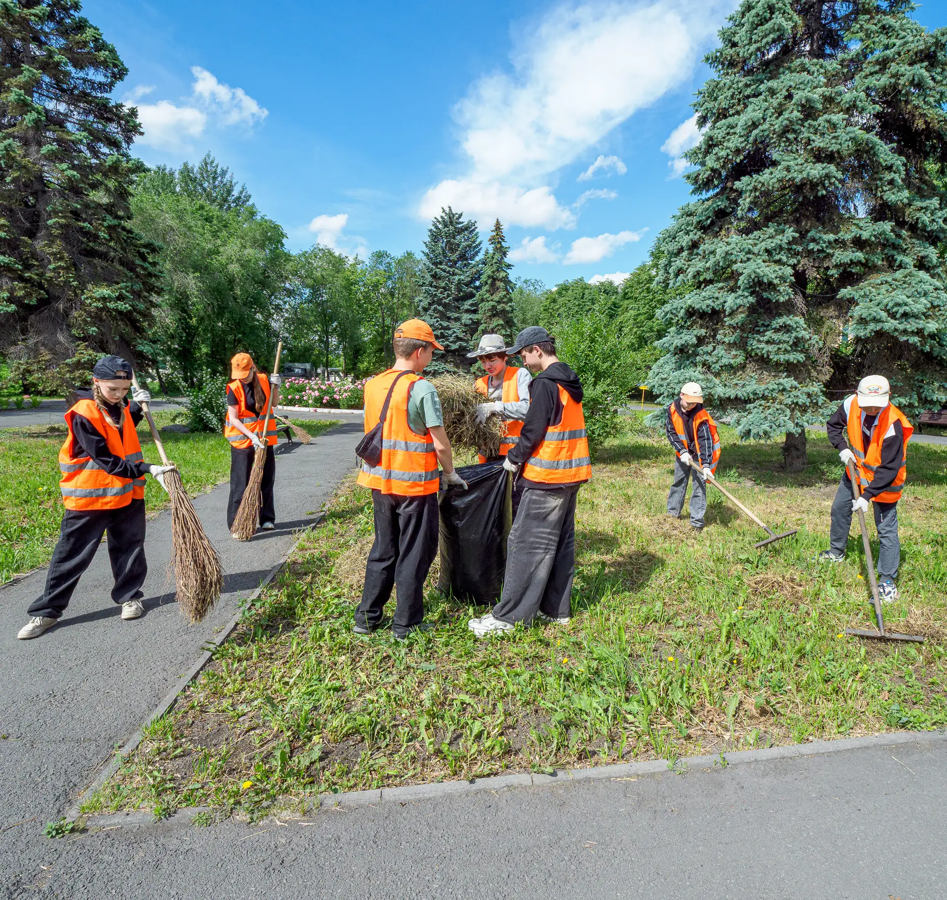 👷‍На ЧЭМК начали работать трудовые отряды школьников

📝 С начала июня на Челябинском электрометалл