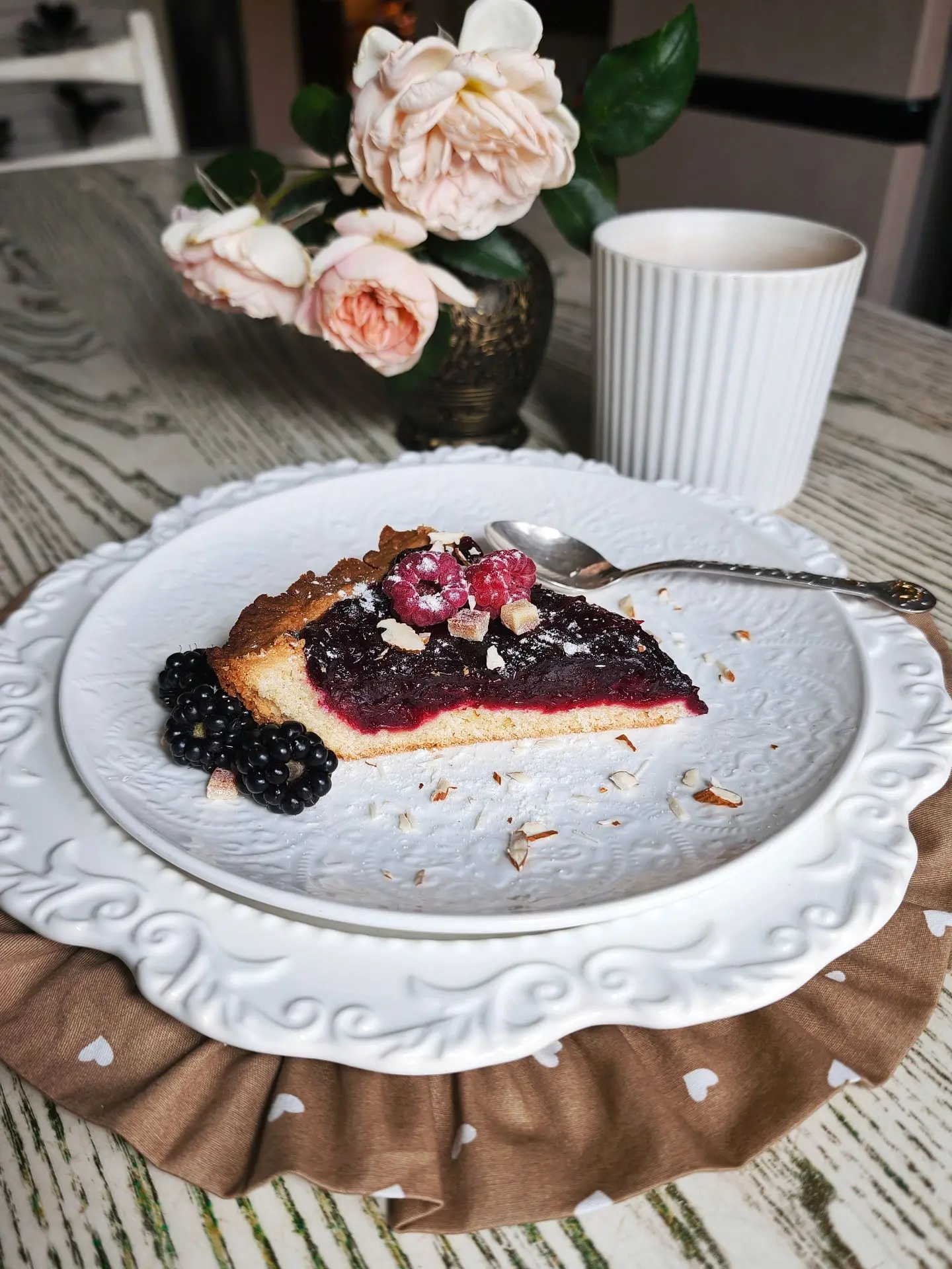 🍒 К началу осени сшила новую скатерть и салфетку, а ещё мне подарили новые тарелки, о ...