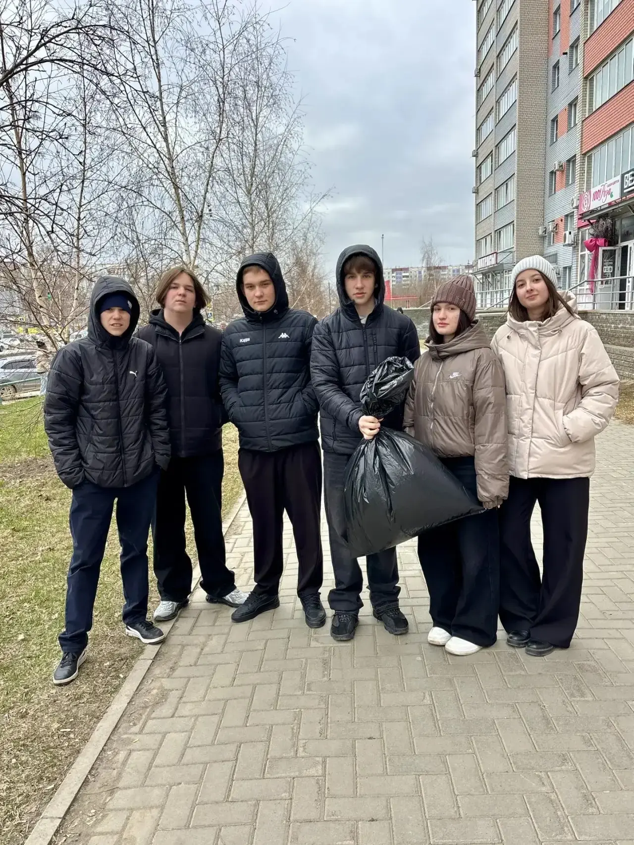 Каждую весну наши ученики выходят на красную линию, чтобы сделать наш город еще красивее и чище! 🌳✨ 