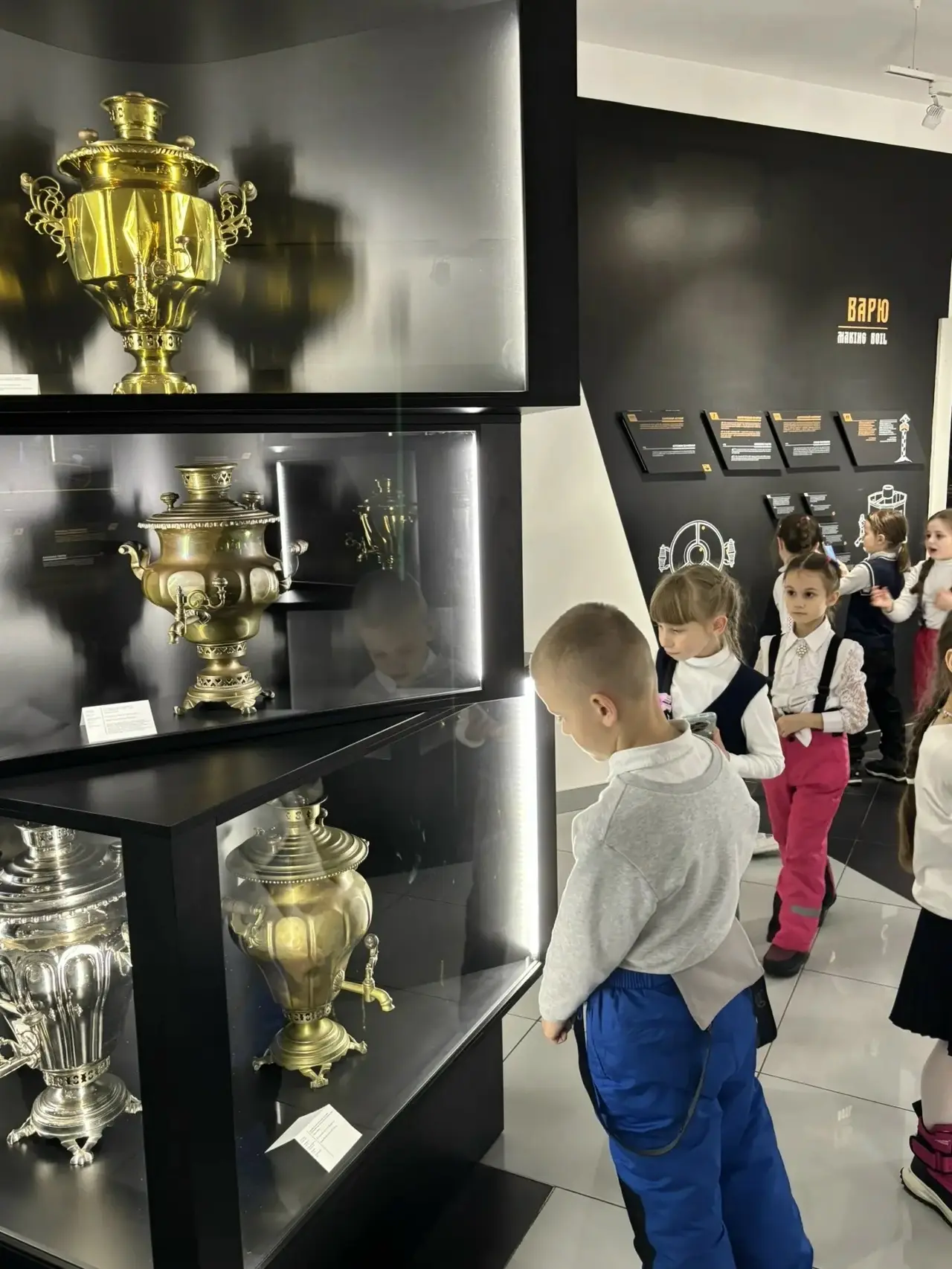 ✨«Этно-код: секреты единства»: передаем опыт младшим!  ️Ребята из 8 «А» и 1 «Б» классов продолжают у