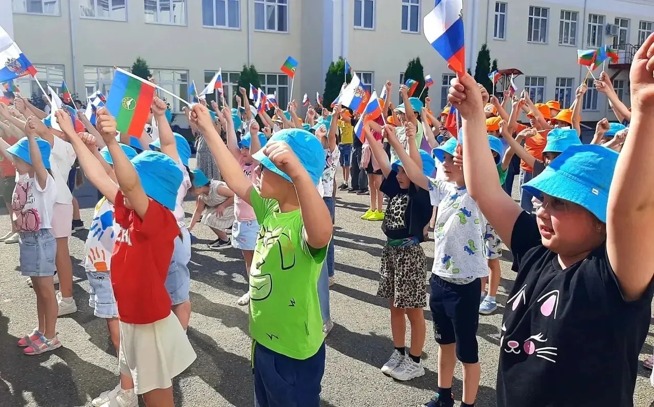 🌟🇷🇺 День России в лагере "Алые Паруса" 🌟🇷🇺 Или как прошел 9 день нашего путешествия.🚢

Сегодн