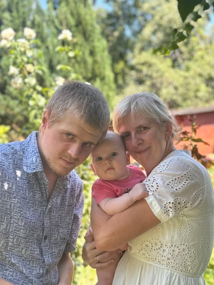 Вчера были в гостях у моей родной племянницы Надюши. Она дочка моей родной сестры.
На фото ее малень