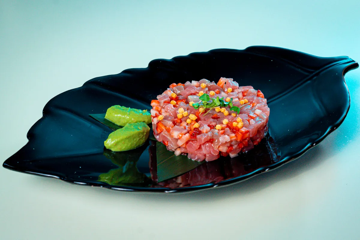 Тартар из тунца с клубникой 🍓🐟