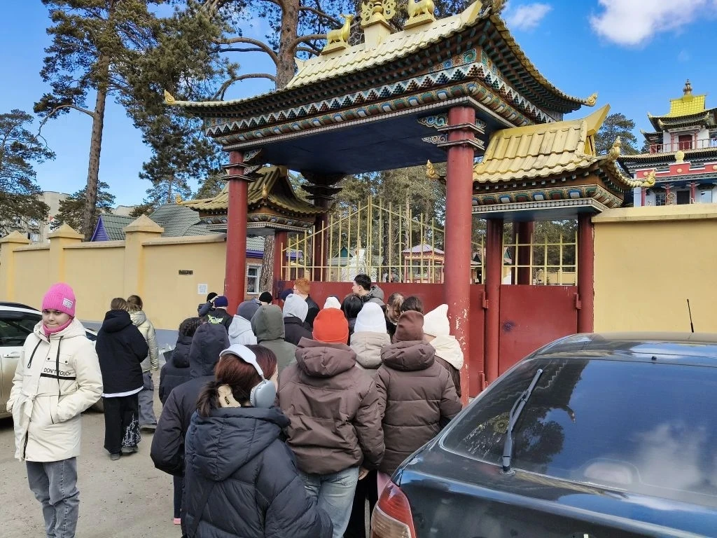 Сегодня 5в и 5д  с классными руководителями на учебной познавательной  экскурсии  в рамках программы