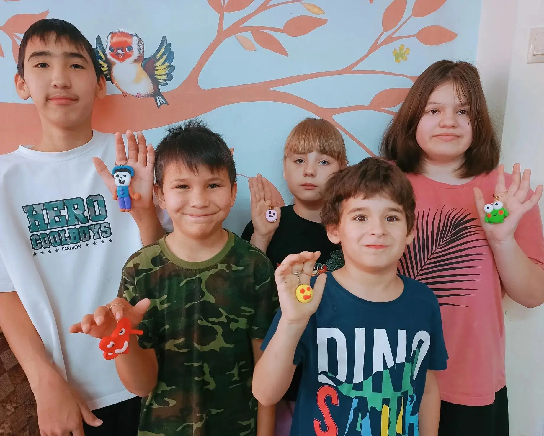 🏷️Сегодня в Волжском СРЦ прошел мастер-класс «Брелки своими руками из воздушного пластилина».

🏳️‍