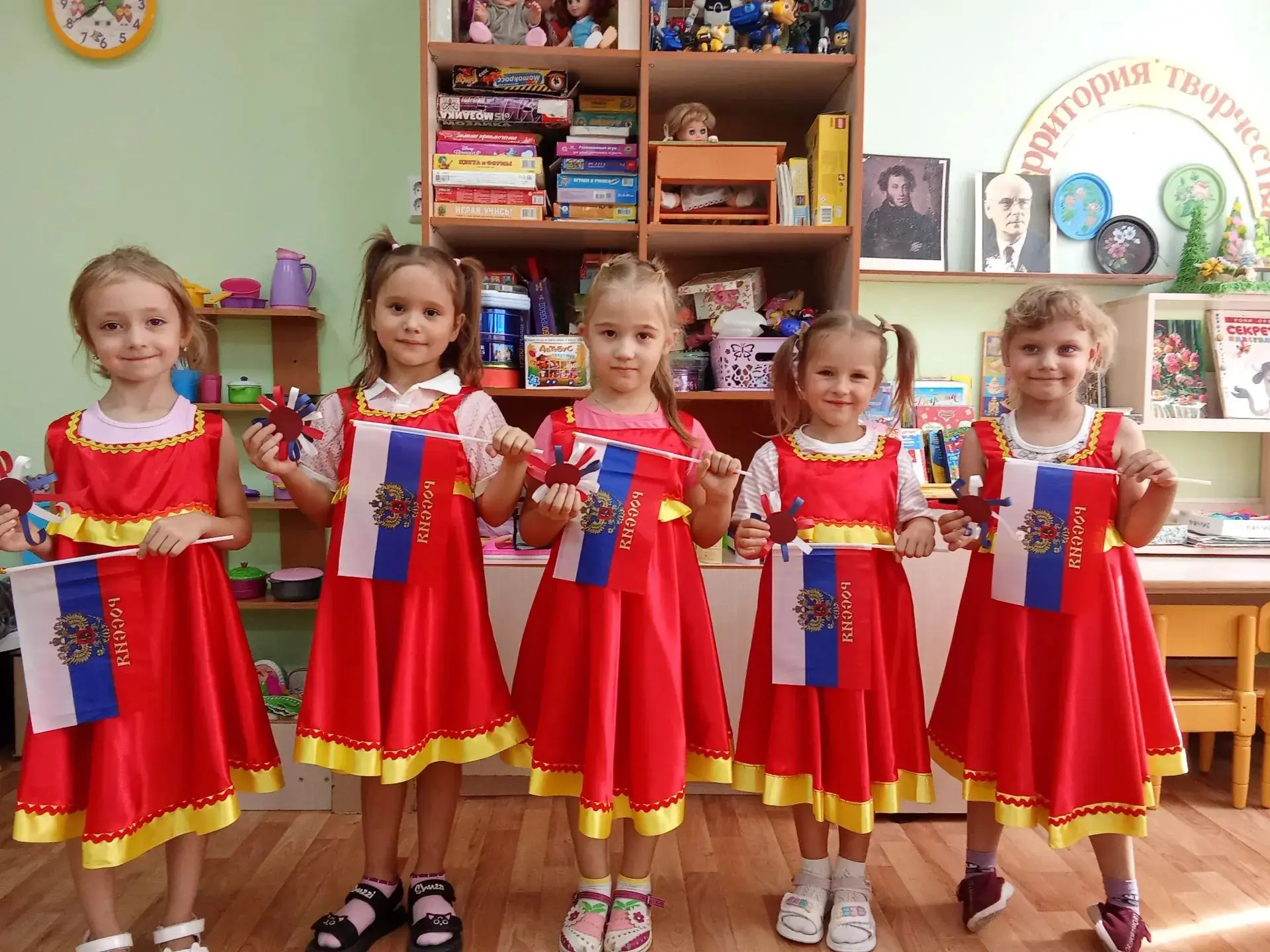 ⚡⚡⚡ В преддверии праздника  - Дня Российского флага  - в старшей группе  № 4 прошло тем...