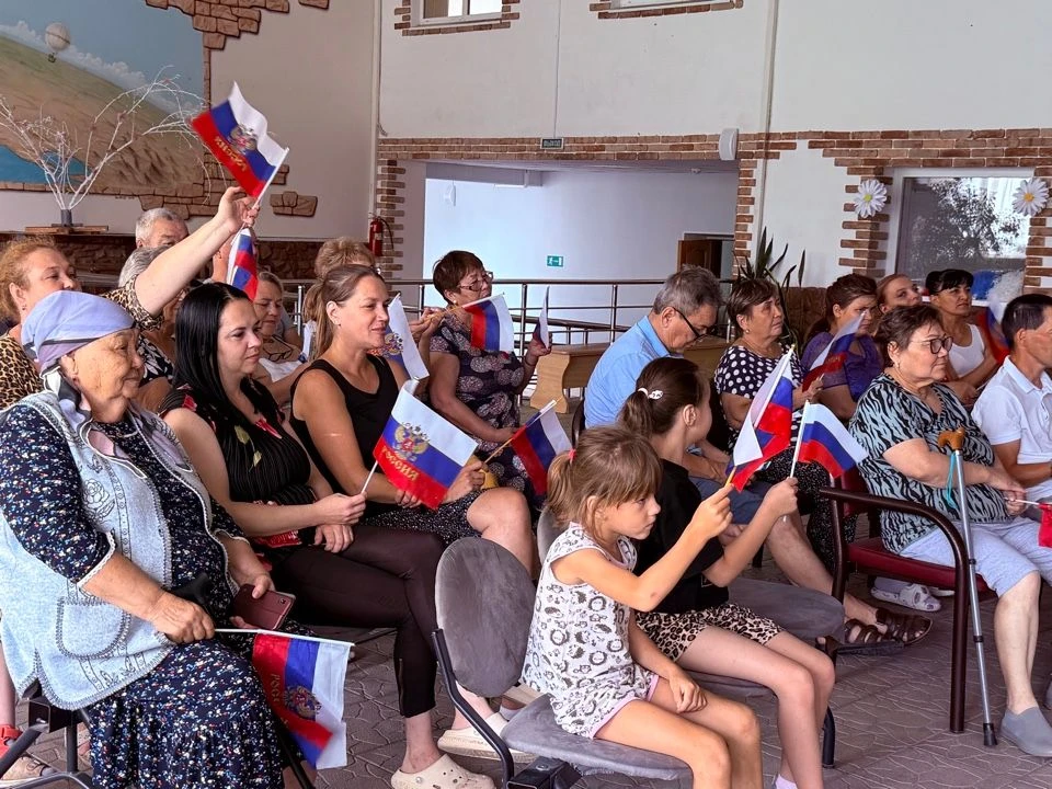 В преддверии Дня государственного флага России в центре «Русь» царила по-настоящему пра...