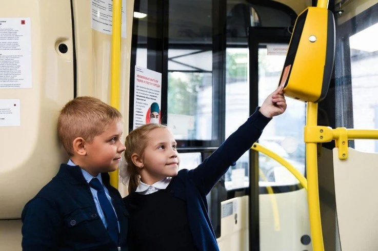🚍 С 1 сентября школьникам Луганска вернут льготный проезд — 20 рублей.