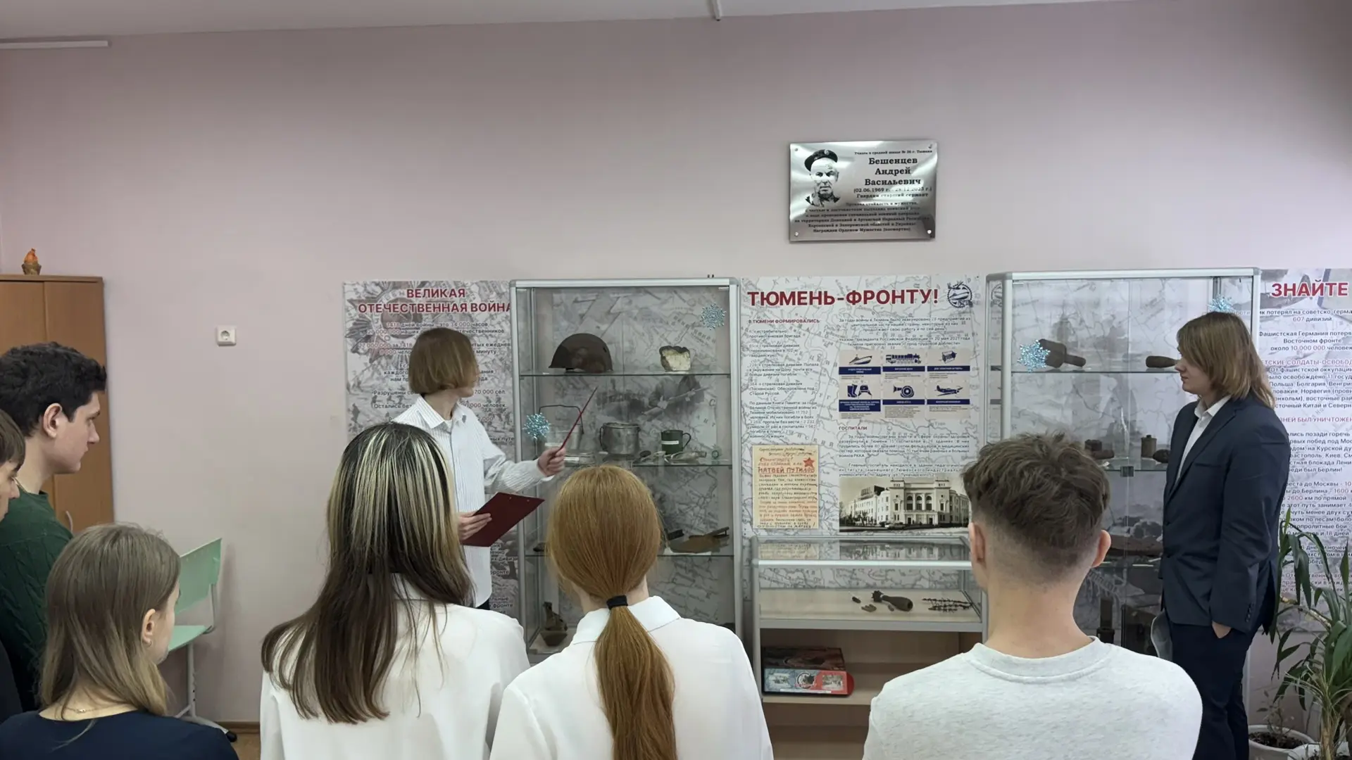 СТАЛИНГРАД: 200 ДНЕЙ МУЖЕСТВА И СТОЙКОСТИ  🪖  В музее нашего лицея открылась значимая выставка «Стал