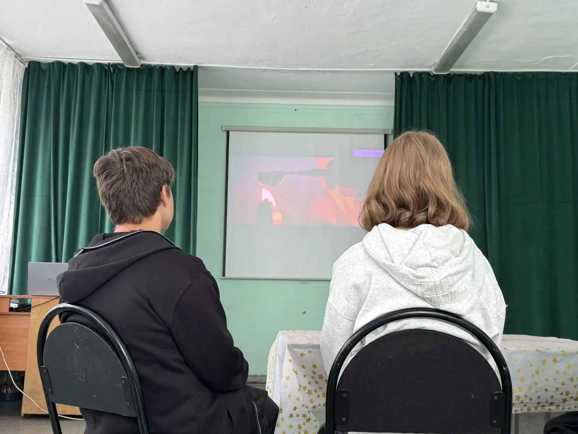 📽️ В гостях у сказки!

Сегодня в досуговом центре «Радужный мир» (школа №18) мы совершили настоящее