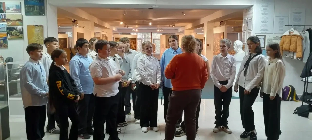 Учащиеся 6б класса посетили выставку картин в галерее Паршина, приняли участие в квесте...