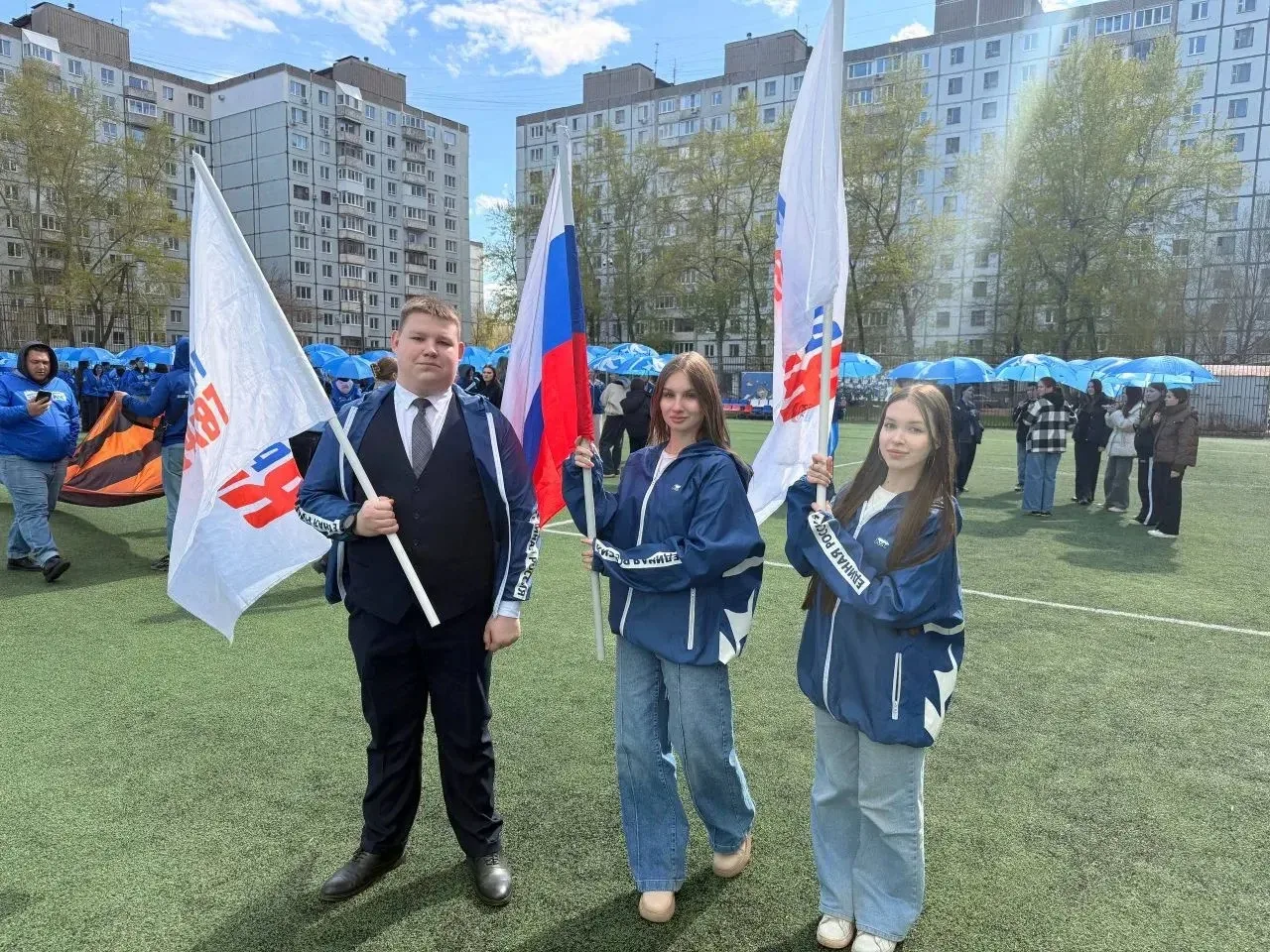 🇷🇺 Самара, 74-я школа: молодёжь выбирает патриотизм!  Эстафету добрых дел и патриотических акций в С