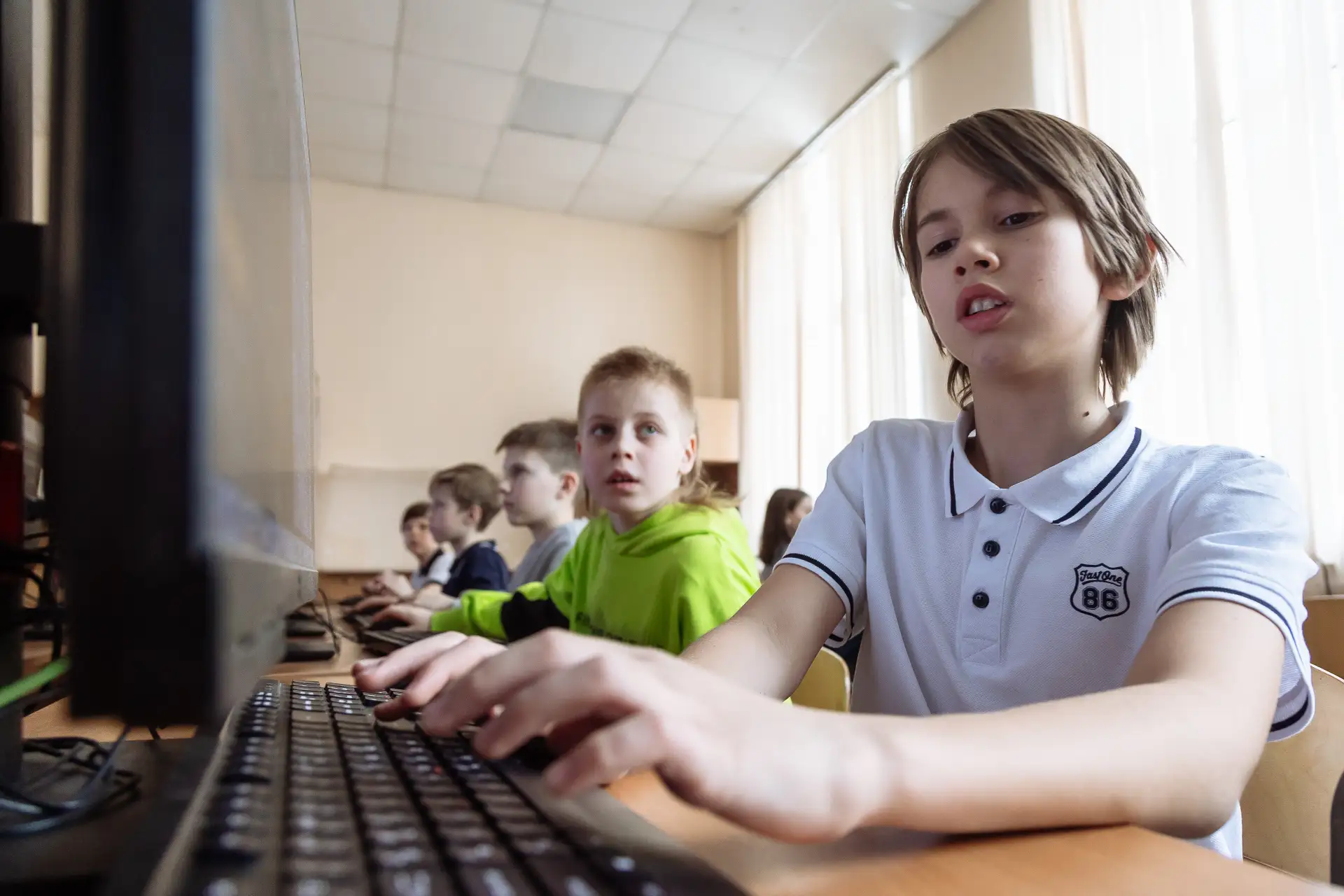 🥳 Профориентационная игра «Я иду в 5‑й: форум будущих профессий» прошла во всех зданиях нашей школы 