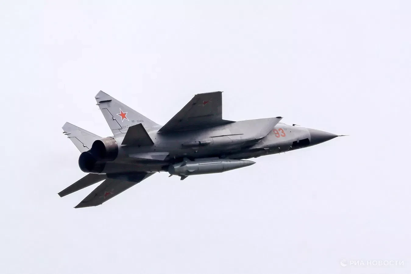 Российские войска поразили два морских судна с военными грузами в Черном море, сообщили...