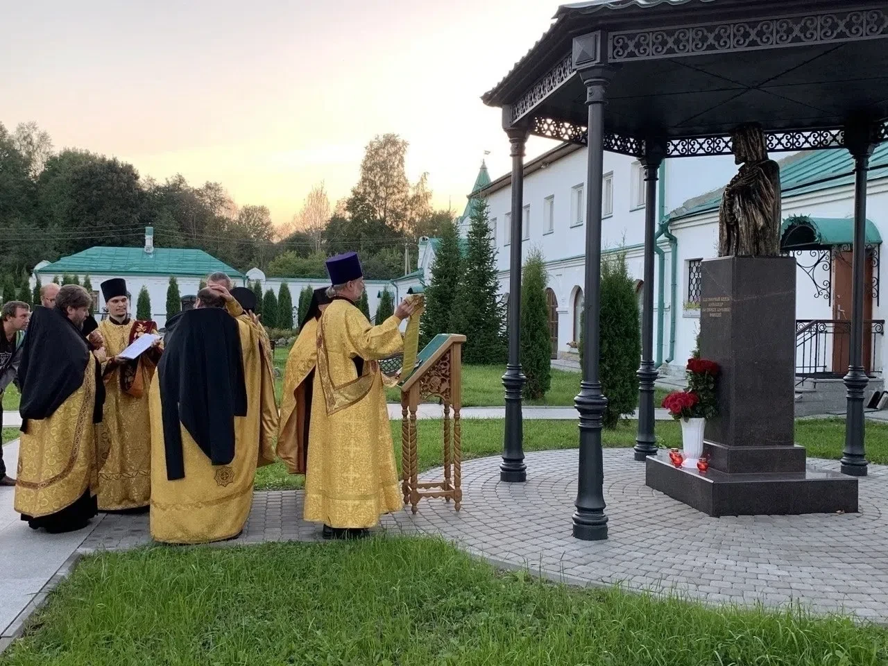 📍11 сентября (пятница) в 17.00 игумен, братия и прихожане Староладожского Никольского ...