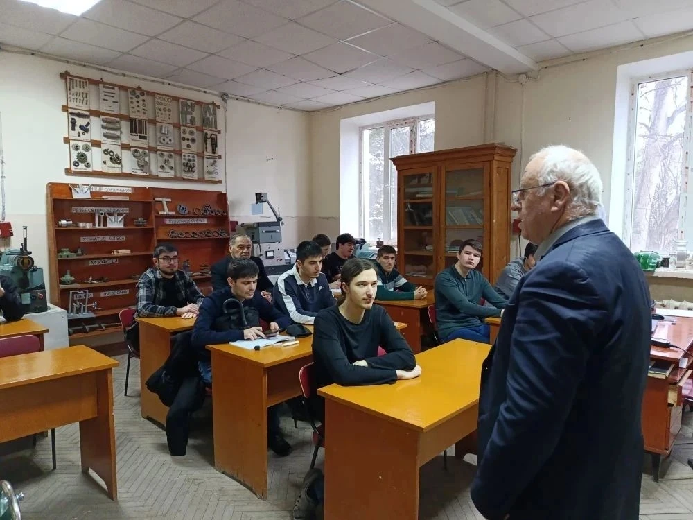 В филиале ДГТУ в г. Каспийске прошел круглый стол, посвященный победе в Сталинградской битве

Во исп