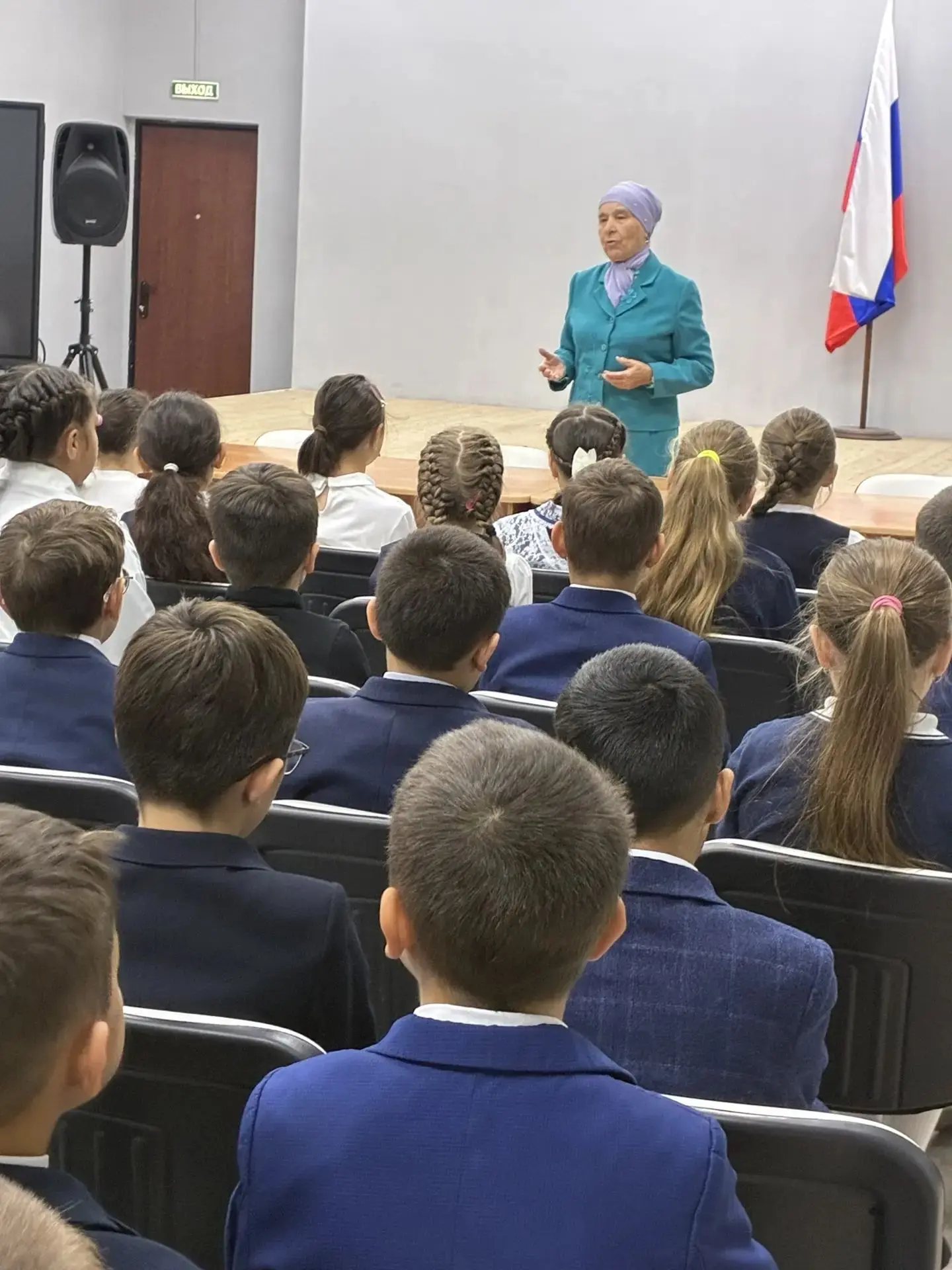 🌞 Утро началось с мудрости! Сегодня к нашим начальным классам в гости пришла Тахия апа...