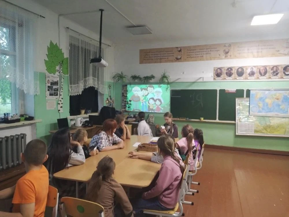 10 июня в нашем лагере состоялось занятие кружка «Моя семья» в старшем отряде.
