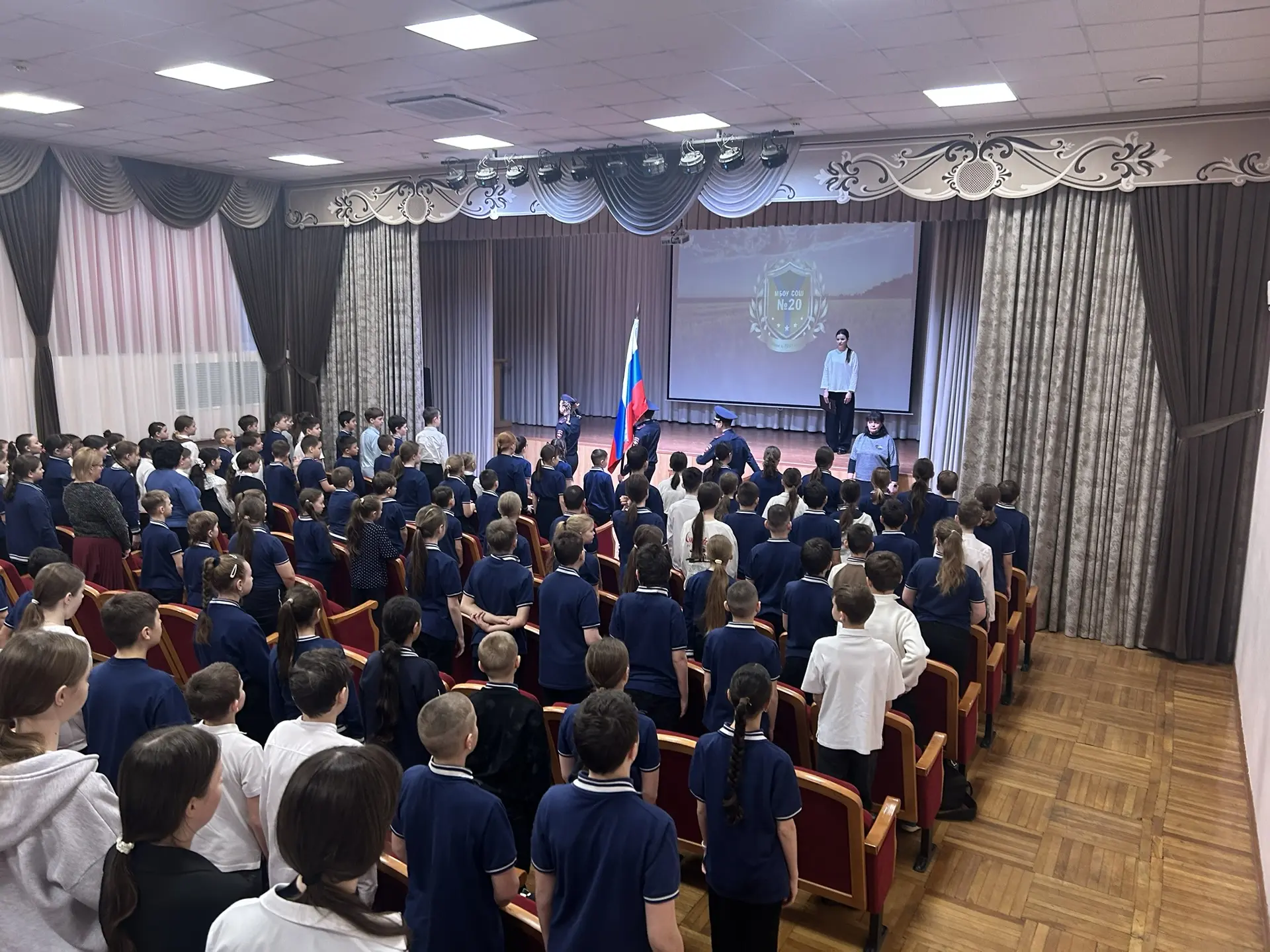 ✅  2 марта - начало новой учебной недели. Линейка началась торжественным построением классов и испол