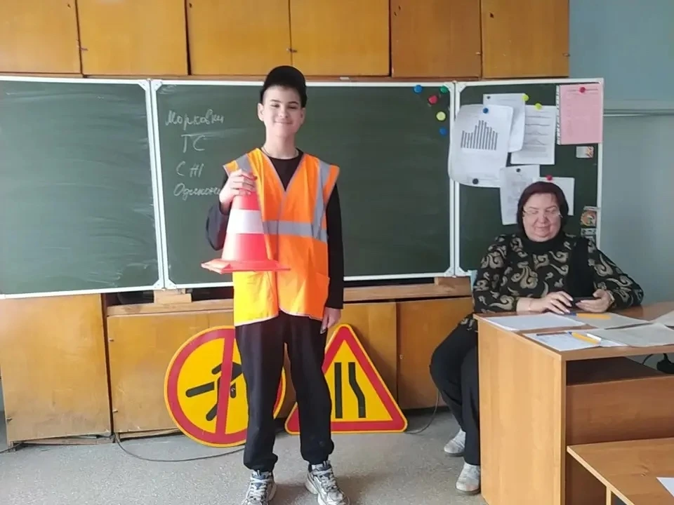 🚀 Первый день профориентационных смен в строительном профиле: школьники пробуют себя в профессиях!  