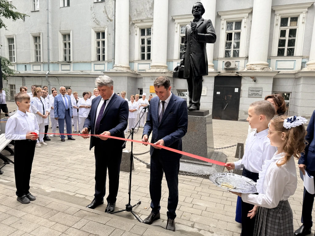 Ректор ВГМУ им. Н.Н. Бурденко профессор И.П. Мошуров принял участие в церемонии открыти...