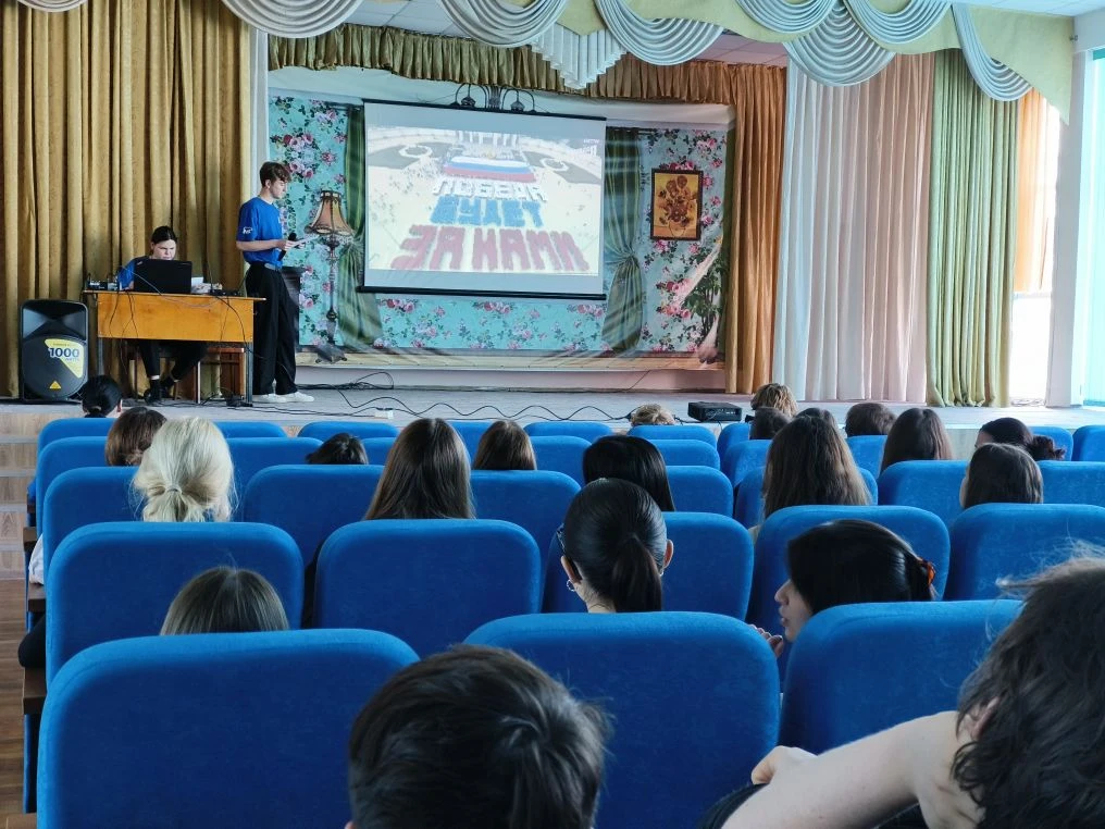 🌟 В честь дня воссоединения Крыма с Россией в нашей гимназии прошла увлекательная встреча-лекция с М