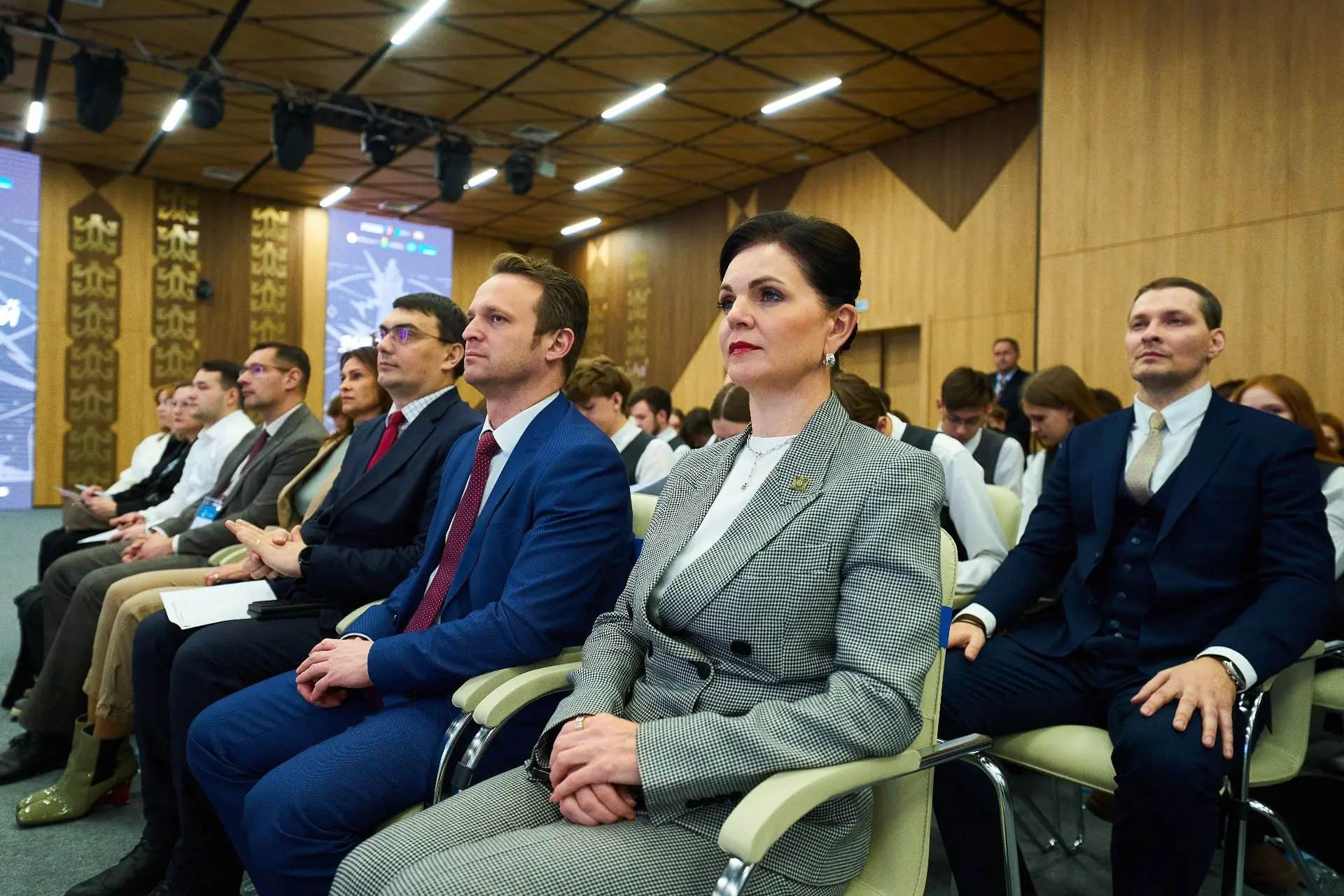 Молодые специалисты формируют будущее нефтегазовой отрасли в Югре  В Ханты-Мансийске завершился IX М