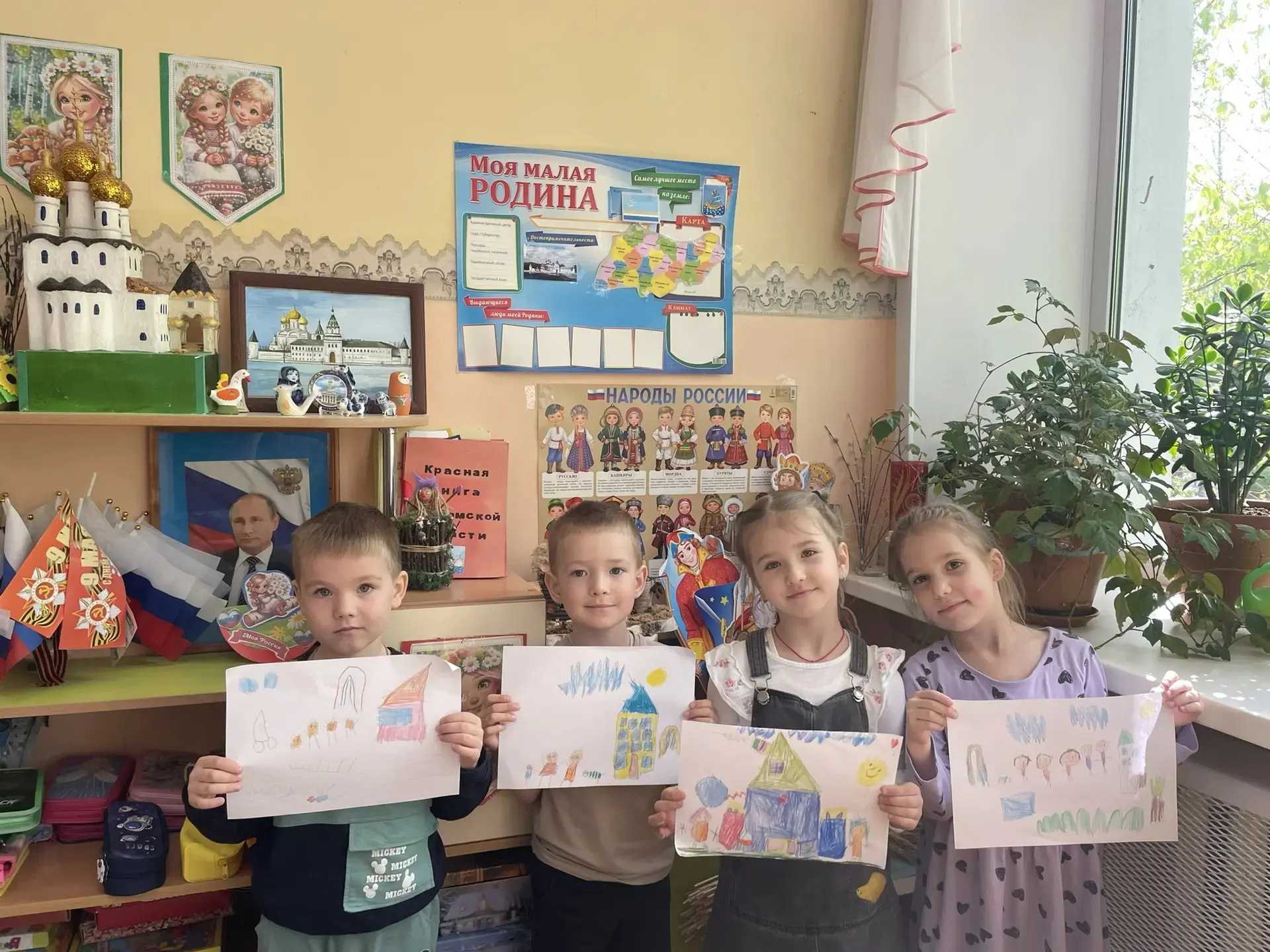 Что мы Родиной зовем?
Дом, где мы с тобой живем,
И березки , вдоль которых 
Рядом с мамой мы идем.
П
