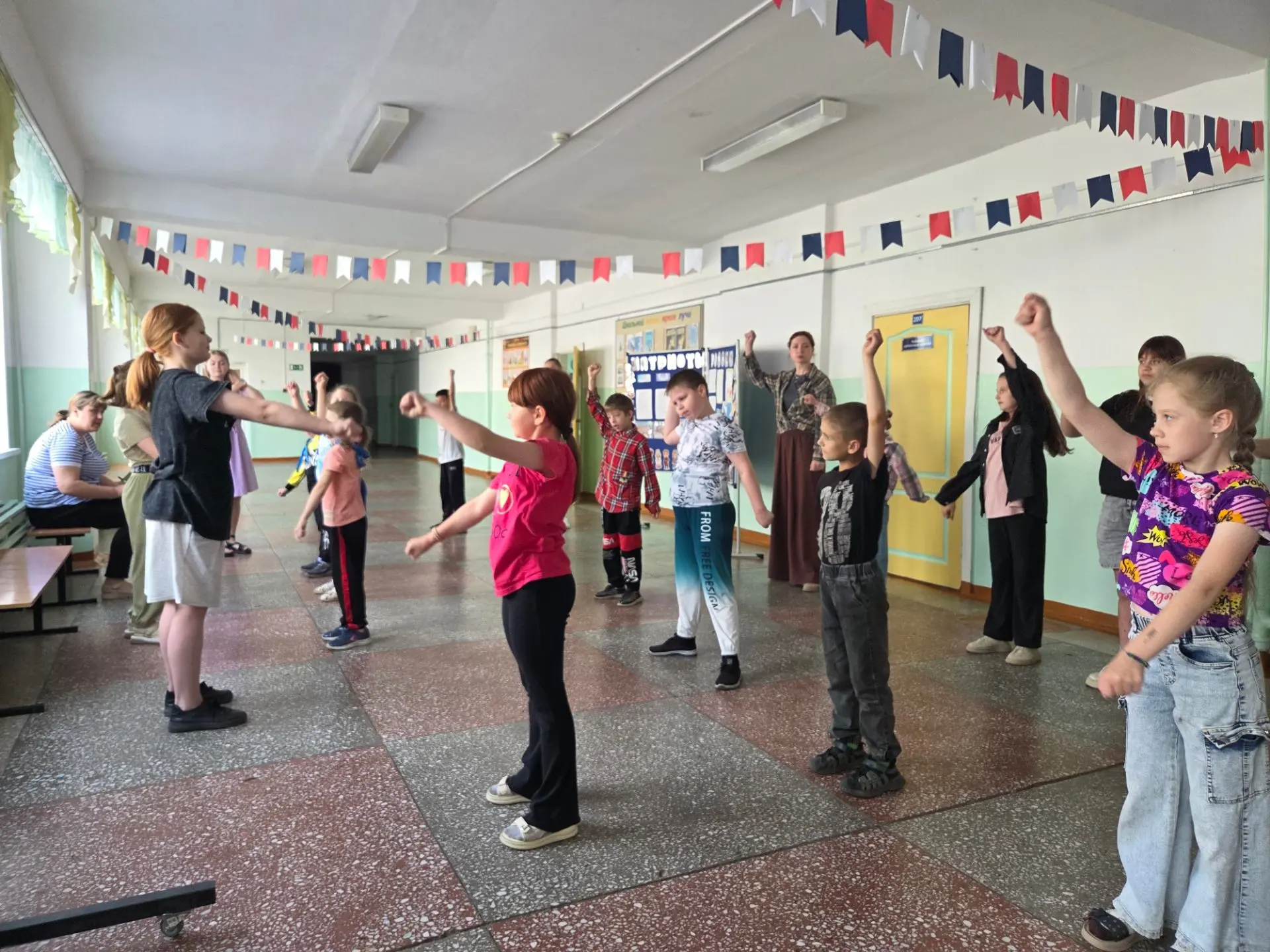 🎉 Ещё один яркий день в лагере «Патриоты России»! 🎉

День, как и полагается по традиции, начался б