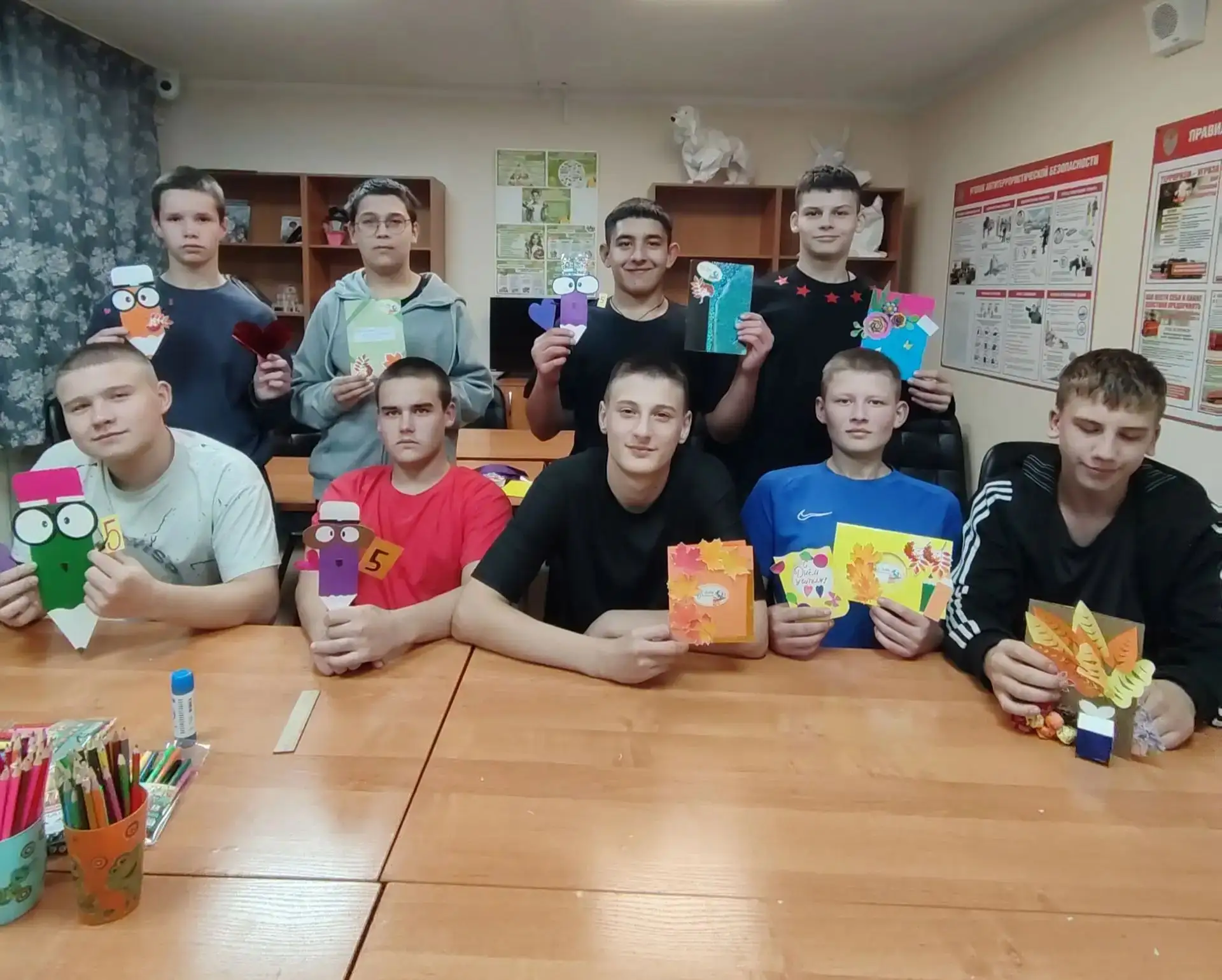 🎨 Не по указке, а по зову души: как в Орловском СУВУ готовятся ко Дню учителя