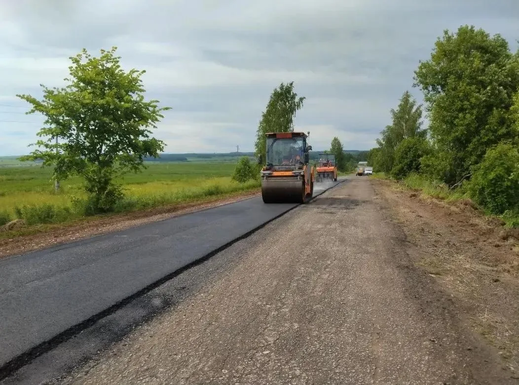 В Пижанском районе ремонтируют дорогу до деревни Большого Безруково.
Работы идут по «Дорожному милли