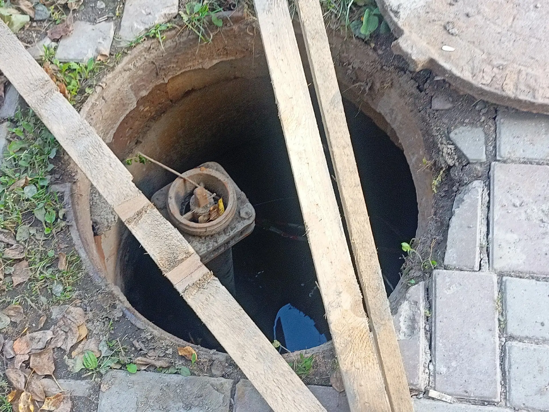 Почему наши пожарники не делают свои водоёмы, места для забора воды с городского водосн...
