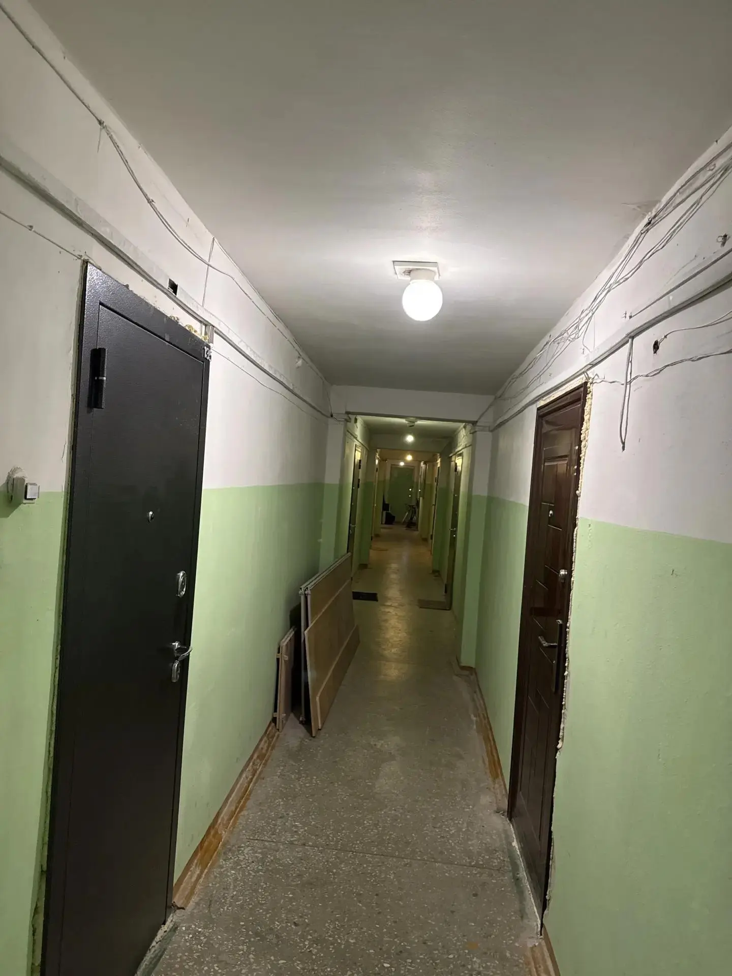 В доме 33 по ул. Клары Цеткин проведены работы по ремонту проводки и светильника