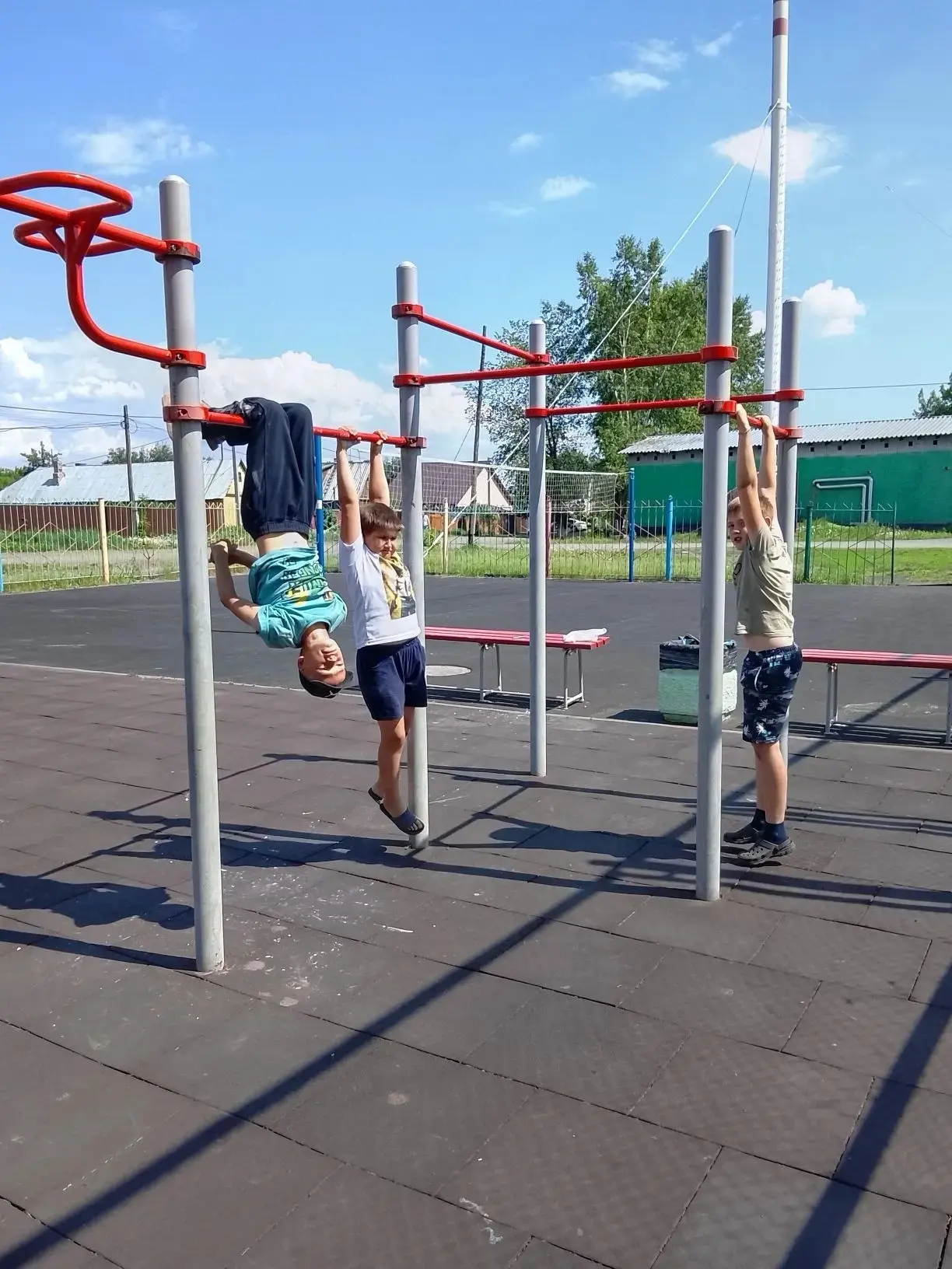 ☀️ Летние тренировки — заряд энергии и силы! ☀️

На нашей спортивной площадке кипит жизнь! Ребята ак